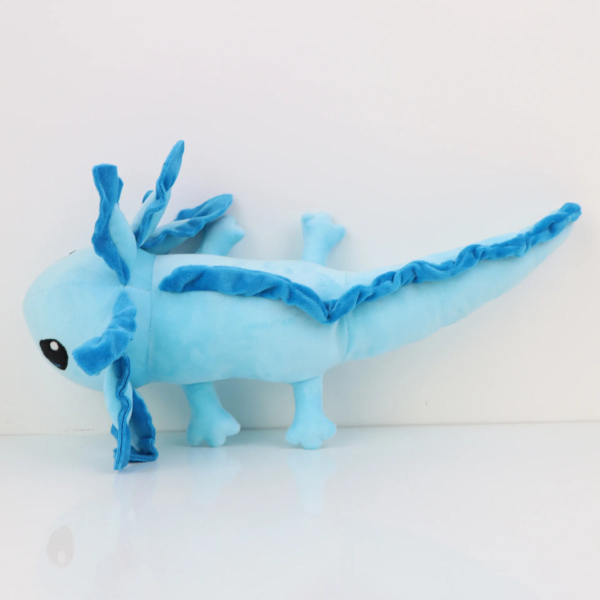 Peluche axolotl bleue, cadeau rare chez les enseignes classiques
