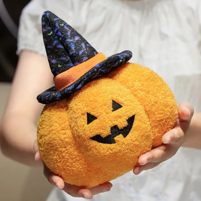 Peluche citrouille d'Halloween au chapeau de sorcière pointu