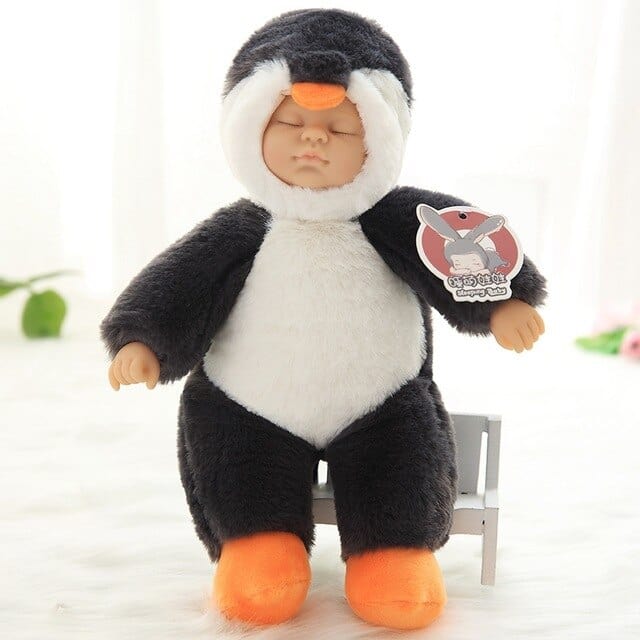 Bébé dans un costume de pingouin tout doux et trognon