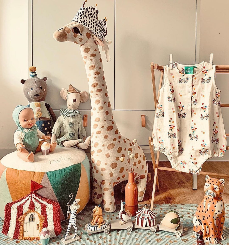 Grande peluche girafe aux grands yeux