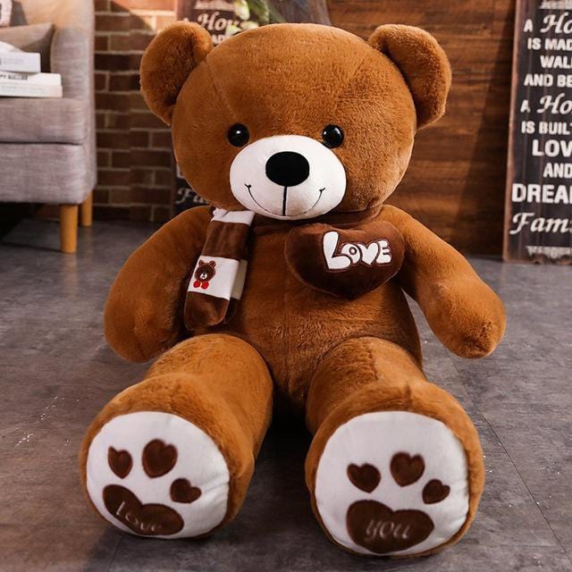 Ours en peluche mignon avec un cœur