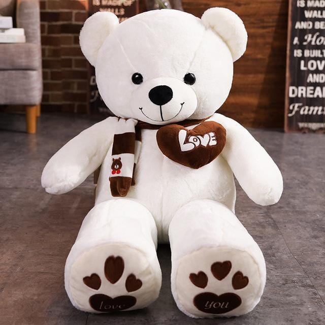 Ours en peluche mignon avec un cœur