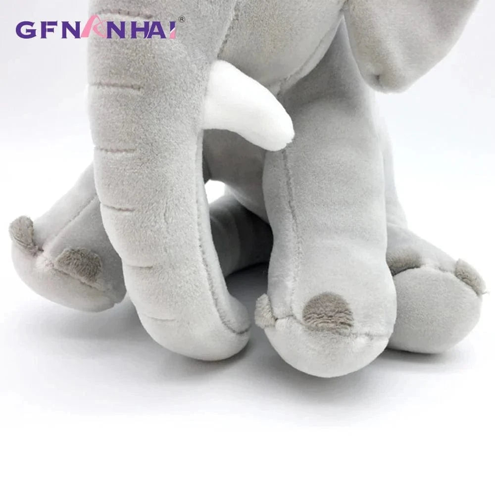 Peluche éléphant assis et content