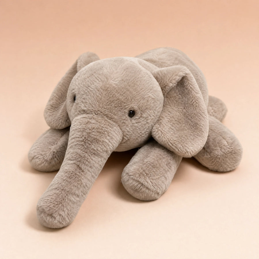 Peluche Éléphant Géante Grise au Toucher Ultra Doux - Fond beige rosé, autre angle
