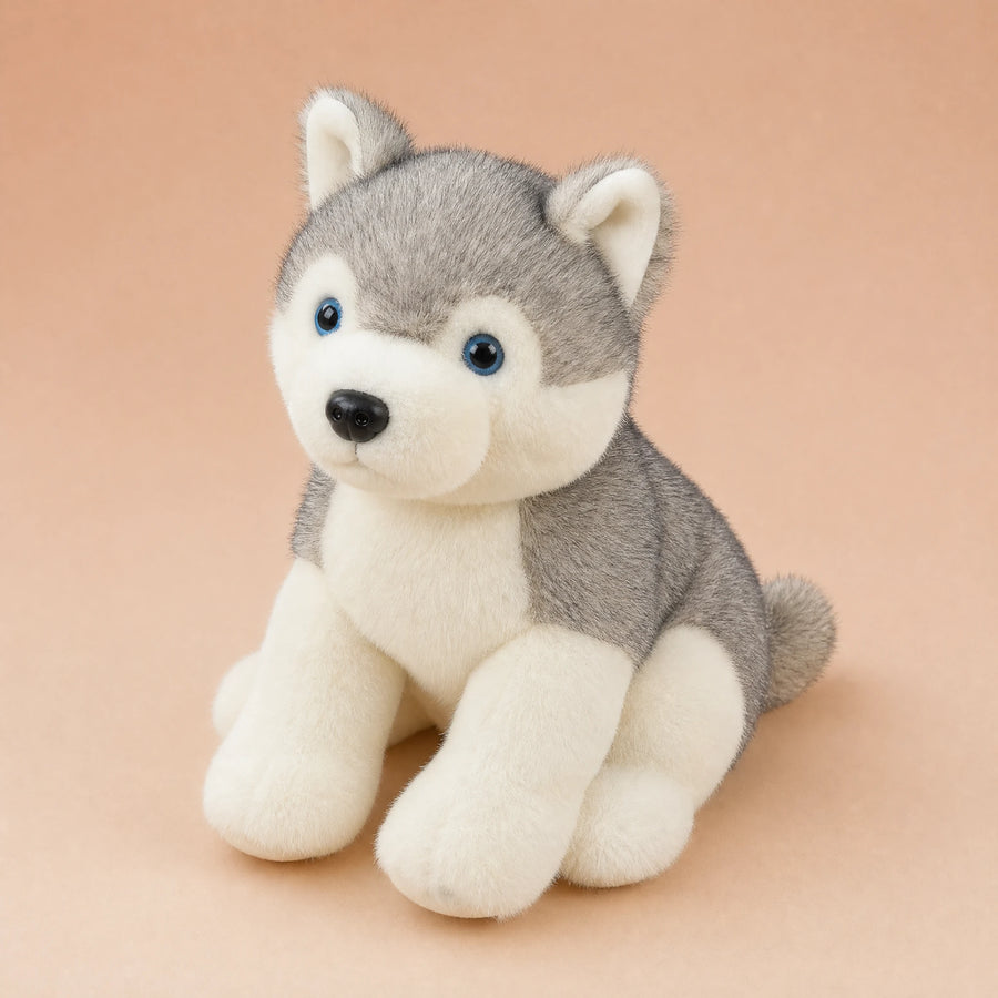 Peluche Loup Gris aux Yeux Bleus Assis - Fond beige rosé, autre angle