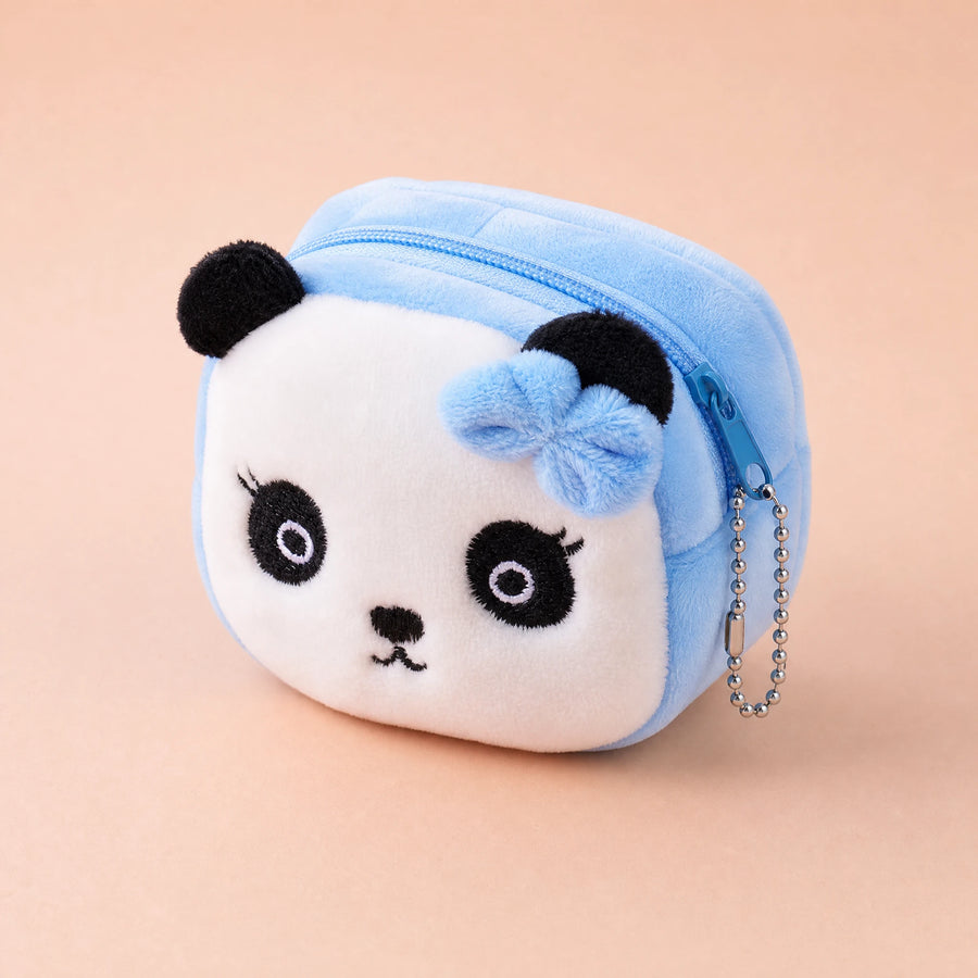 Porte-monnaie peluche panda bleu avec nœud et chaînette - Fond beige rosé, autre angle