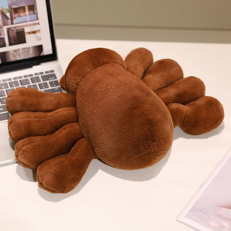 Peluche araignée brune, format 45 x 30 cm qui se voit de loin