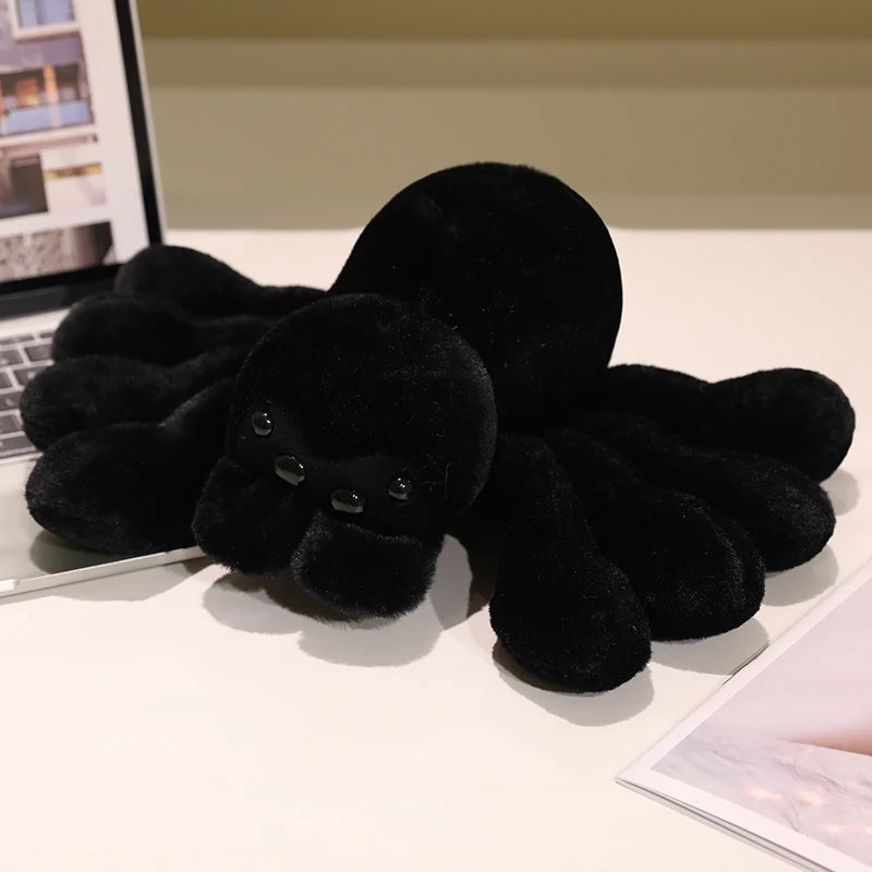 Peluche araignée noire, la silhouette la plus spectaculaire des quatre