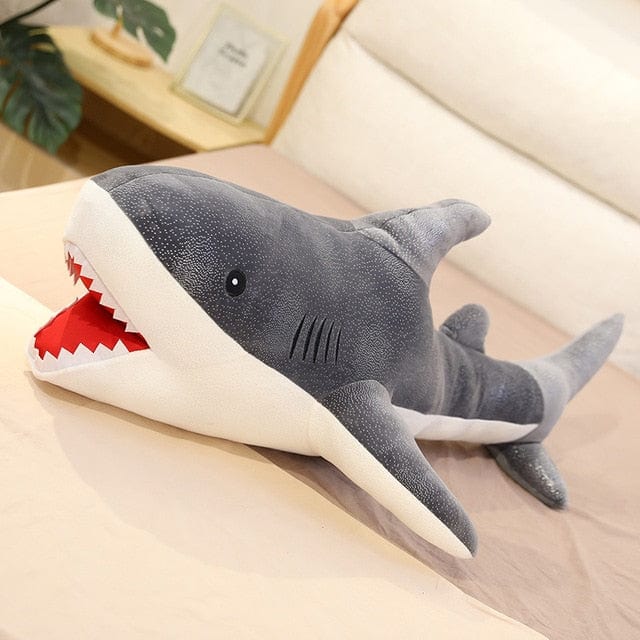 Adorable requin en peluche à l'apparence trompeuse