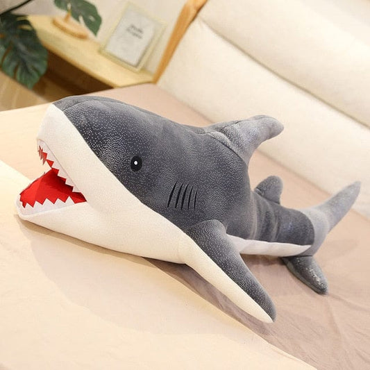 Adorable requin en peluche à l'apparence trompeuse