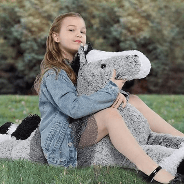 Cheval en peluche hyper câlin