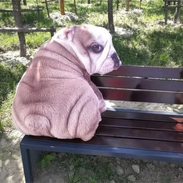 Chien bouledogue en peluche assis