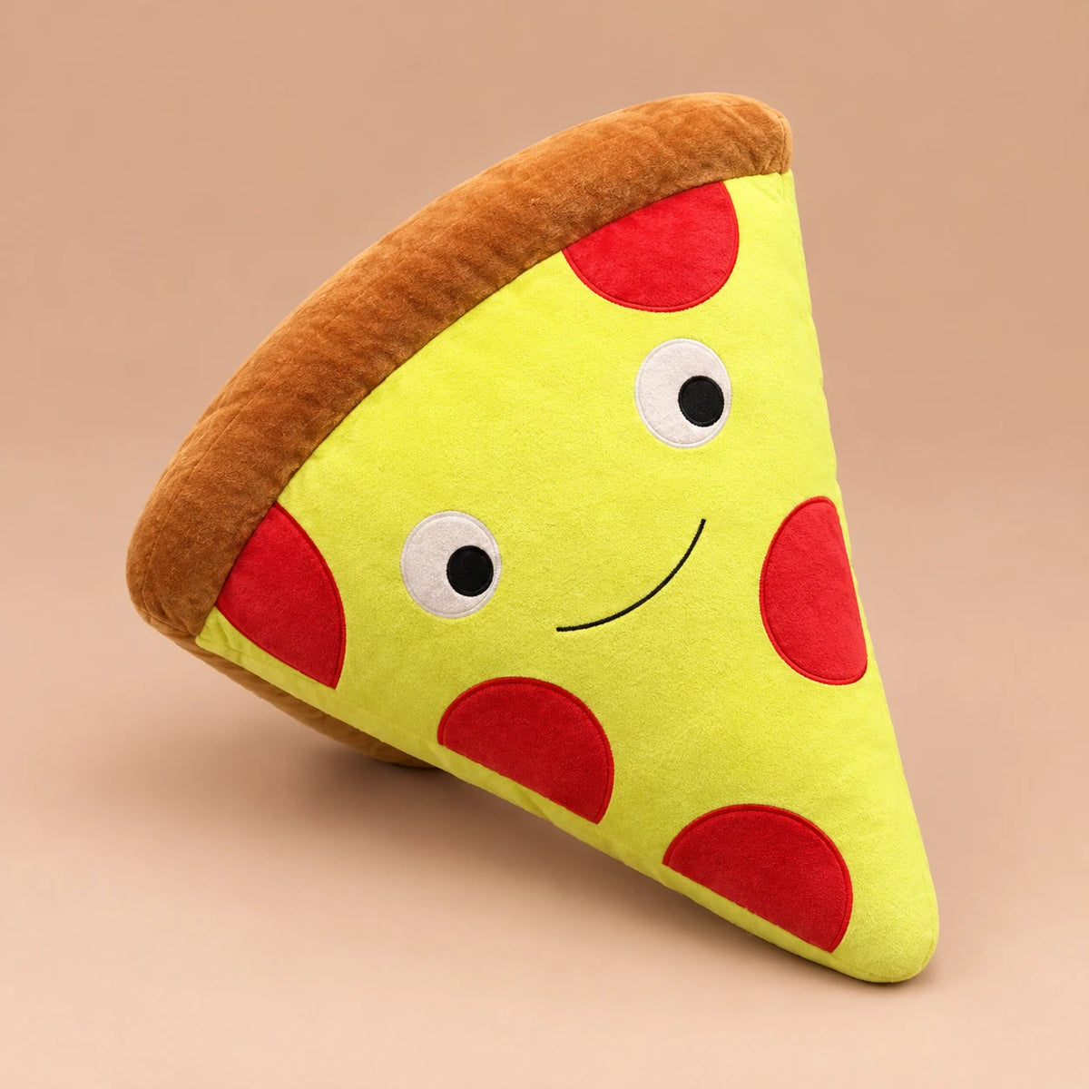 Coussin Pizza Géant 50 cm Souriant Jaune et Rouge - Fond beige rosé, autre angle