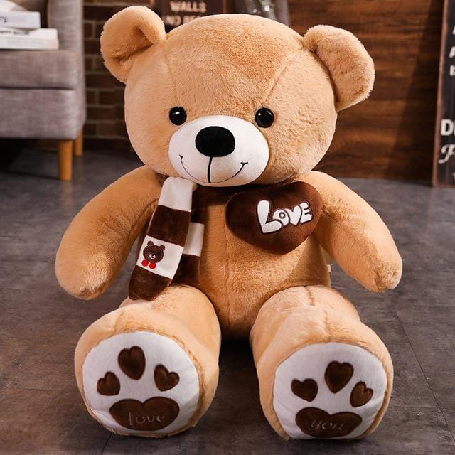 Ours en peluche mignon avec un cœur
