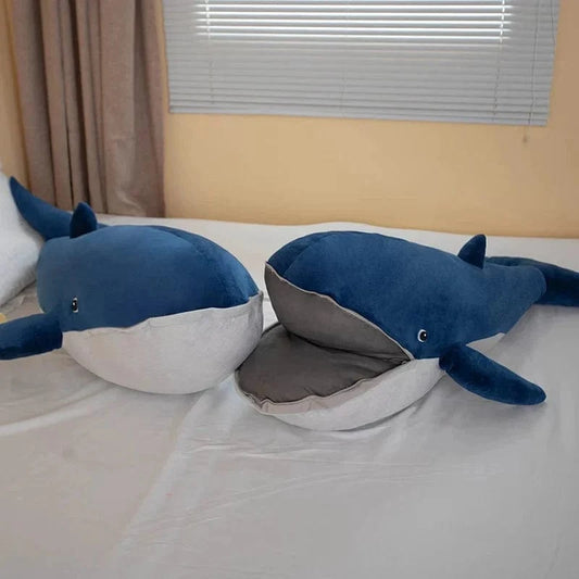 Peluche baleine bleue à la bouche ouverte