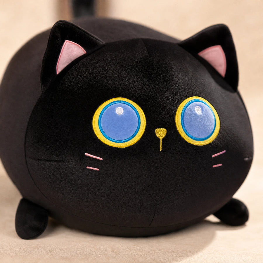 Peluche Chat Ronde Moelleuse en 3 Coloris - Détail matière