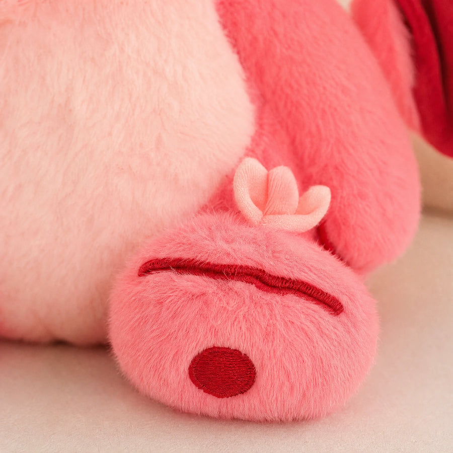 Peluche chien rose à grandes oreilles et clin d'œil - Détail matière