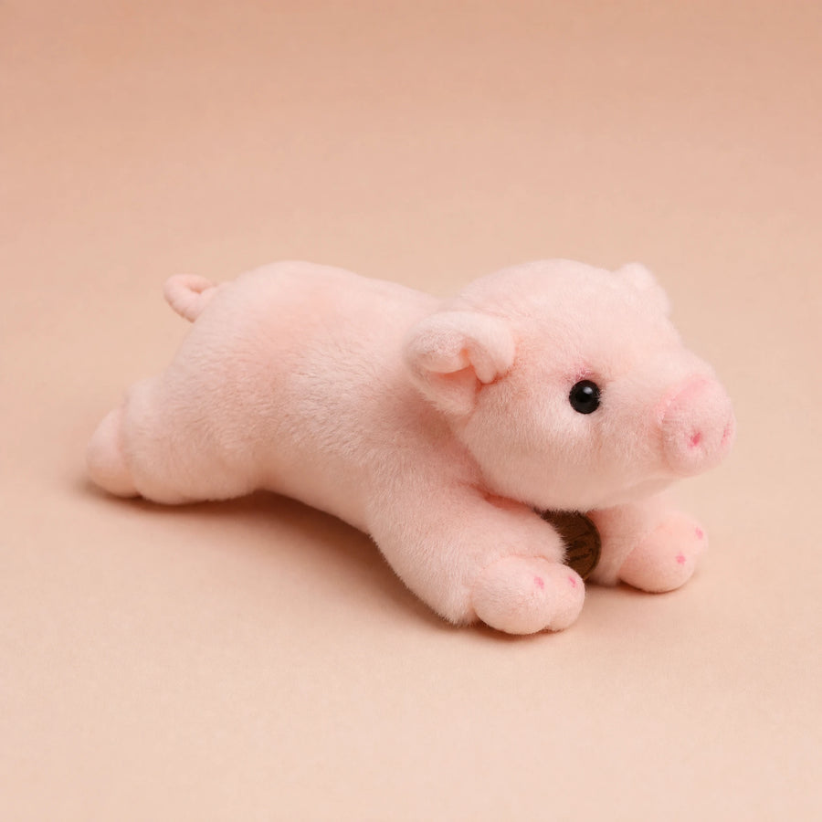 Peluche Cochon Rose Ultra Réaliste et Douce - Fond beige rosé, autre angle