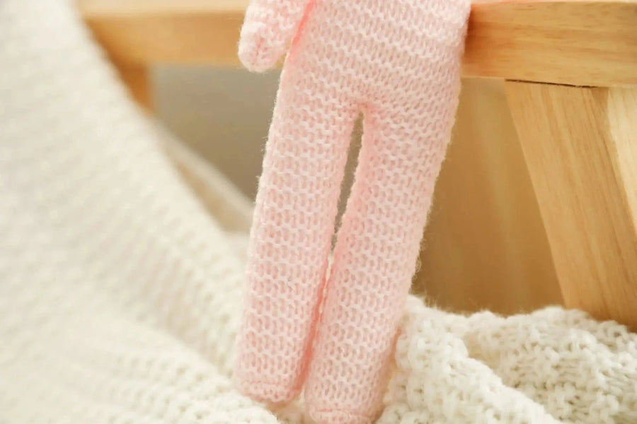Peluche crochet lapin aux longues jambes