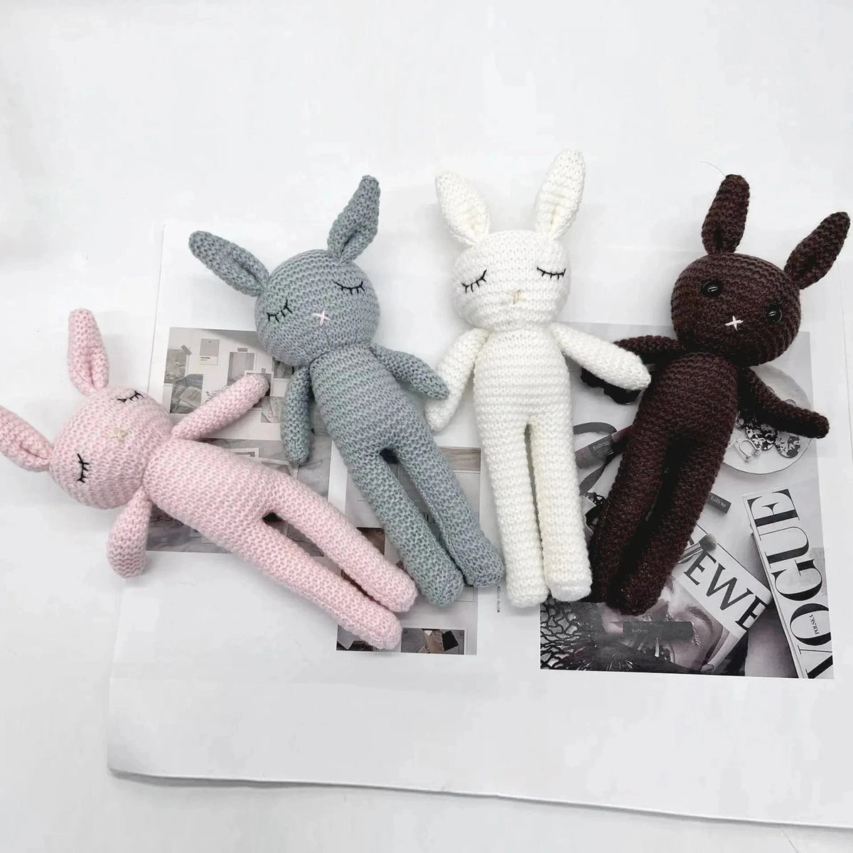 Peluche crochet lapin aux longues jambes