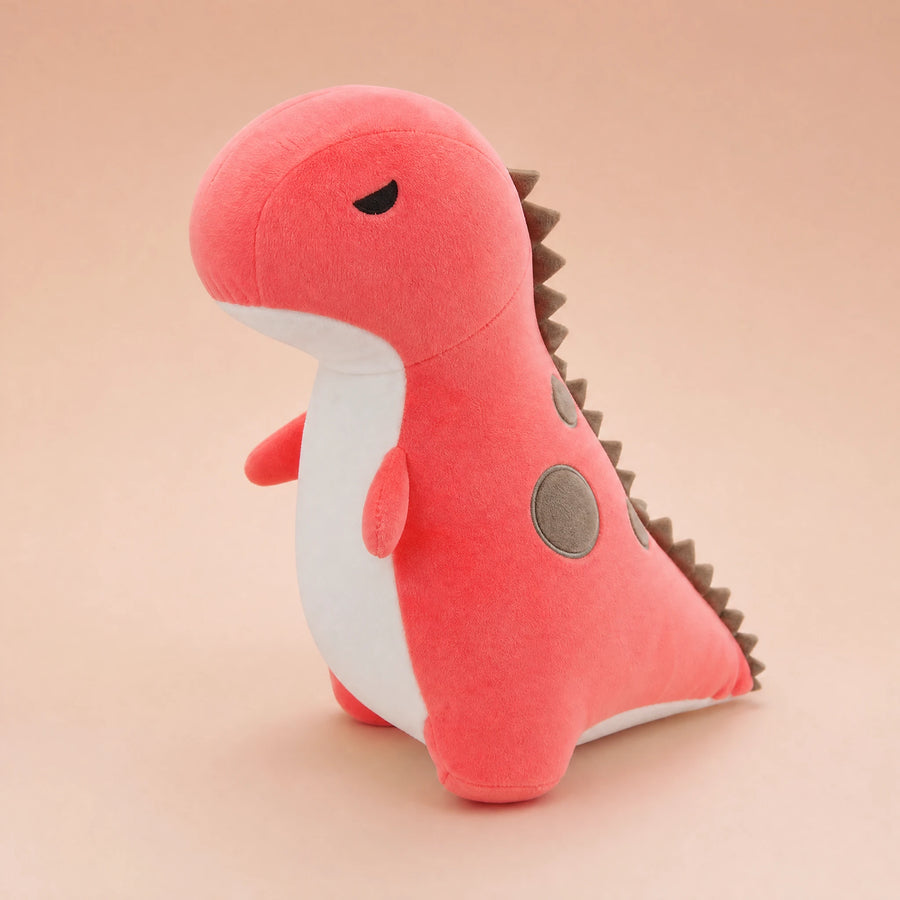 Peluche Dinosaure Rouge T-Rex Corail avec Picots - Fond beige rosé, autre angle