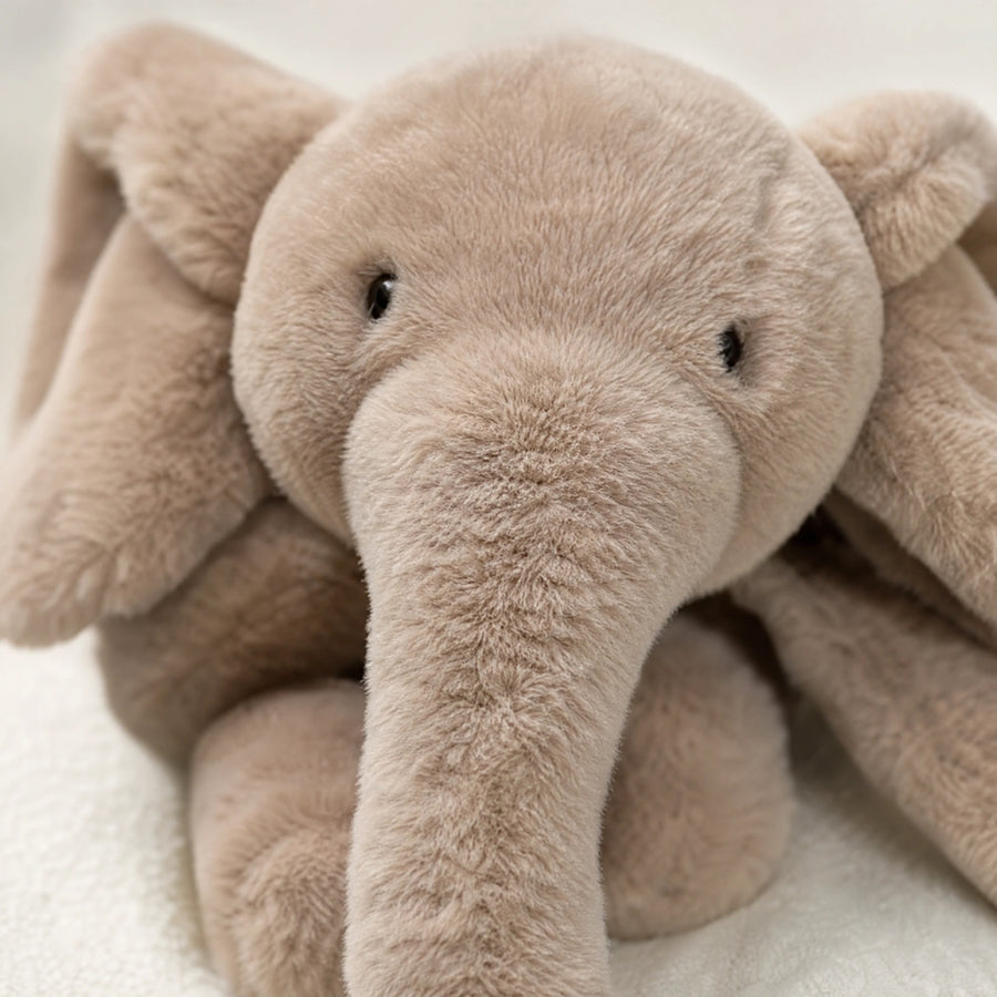 Peluche Éléphant Géante Grise au Toucher Ultra Doux - Détail matière