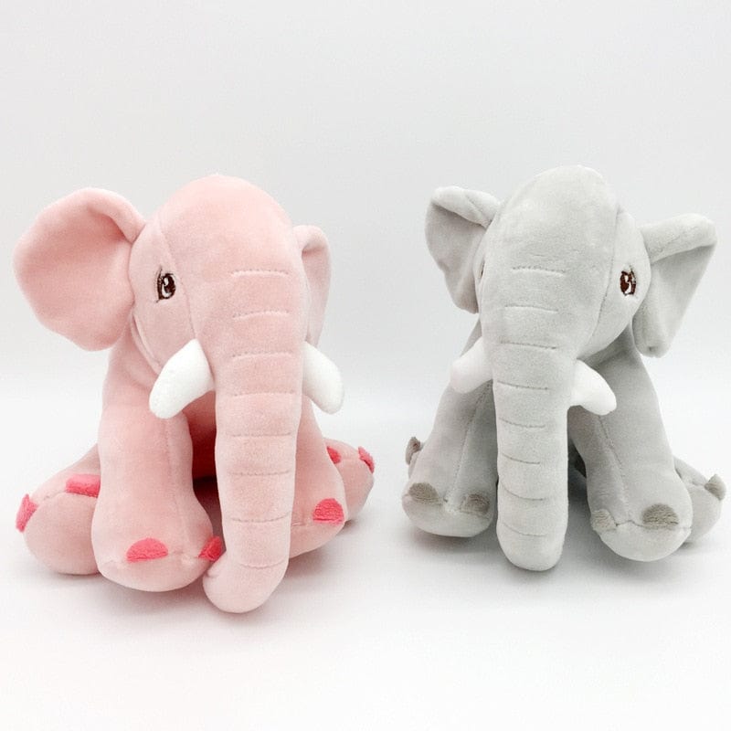 Bébé éléphant en peluche