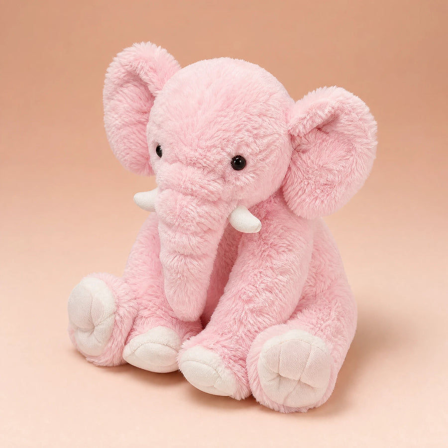 Peluche éléphant rose moelleuse aux petites défenses - Fond beige rosé, autre angle