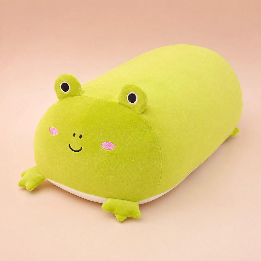 Peluche Grenouille Verte Souriante Ultra Moelleuse - Fond beige rosé, autre angle
