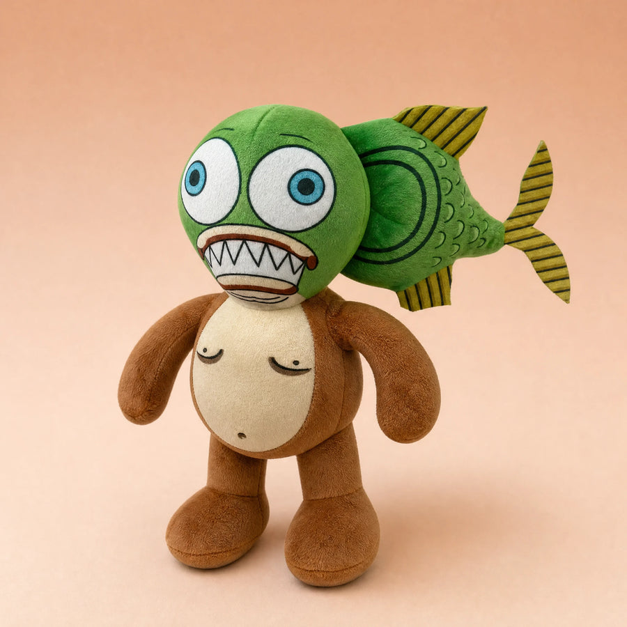 Peluche Hybride Originale Ours et Poisson – Personnage Mème - Fond beige rosé, autre angle