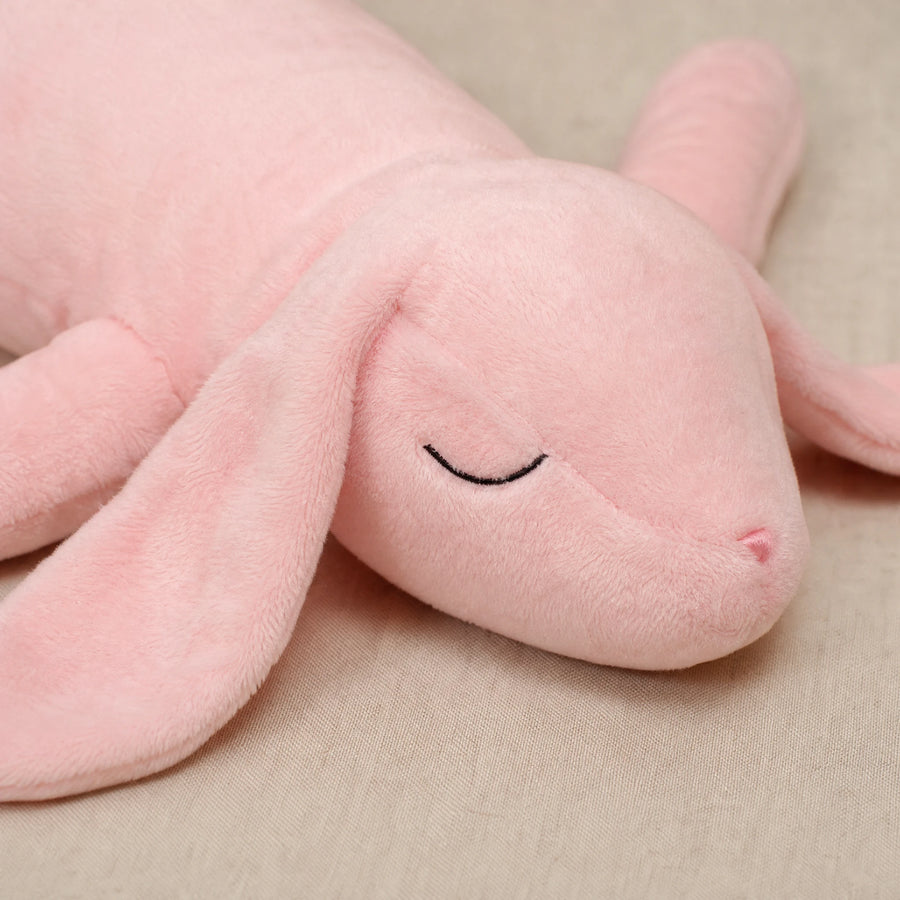 Peluche Lapin Allongé aux Longues Oreilles - 3 Coloris - Détail matière