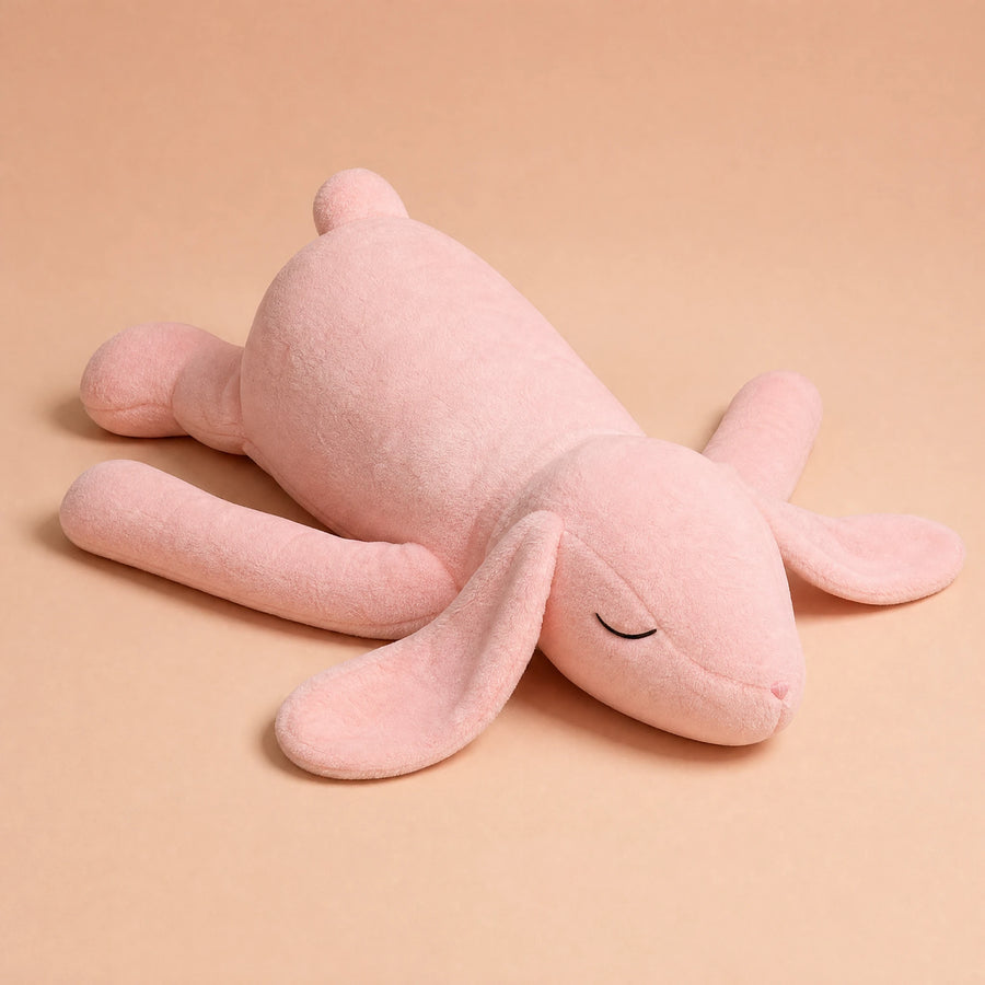 Peluche Lapin Allongé aux Longues Oreilles - 3 Coloris - Fond beige rosé, autre angle
