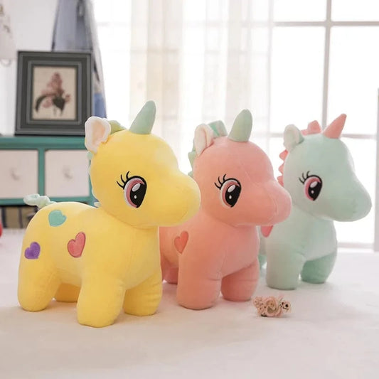 Peluche licorne multicolore avec des cœurs