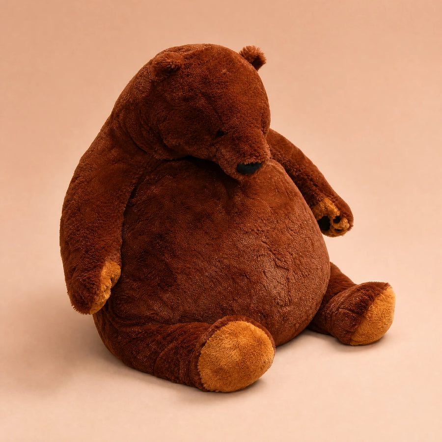 Peluche Ours Géant Marron aux Pattes Dorées - Fond beige rosé, autre angle