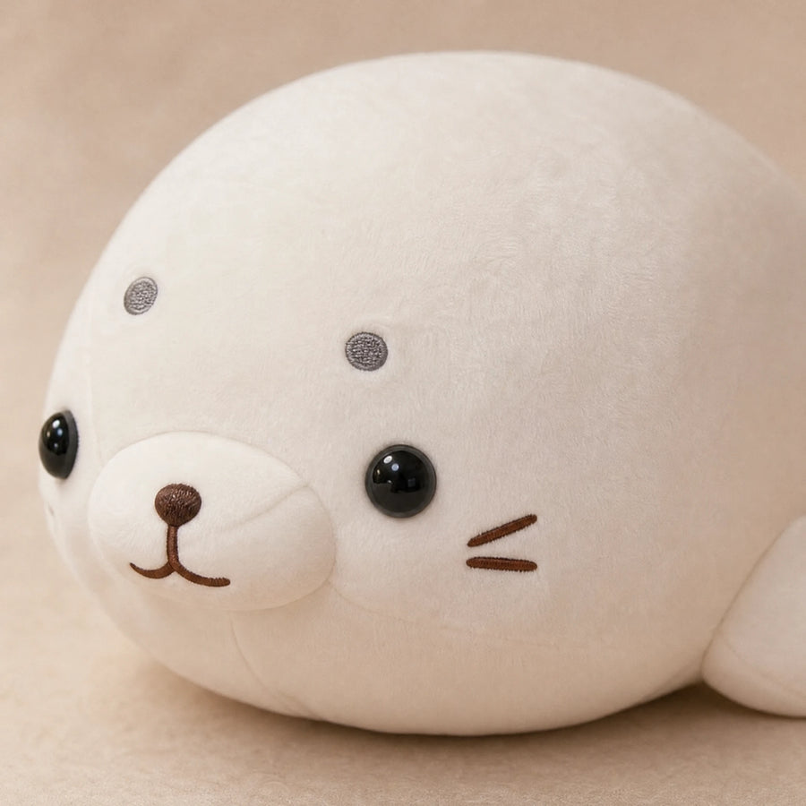Peluche Phoque Blanc Dodu au Clin d'Œil Brodé - Détail matière