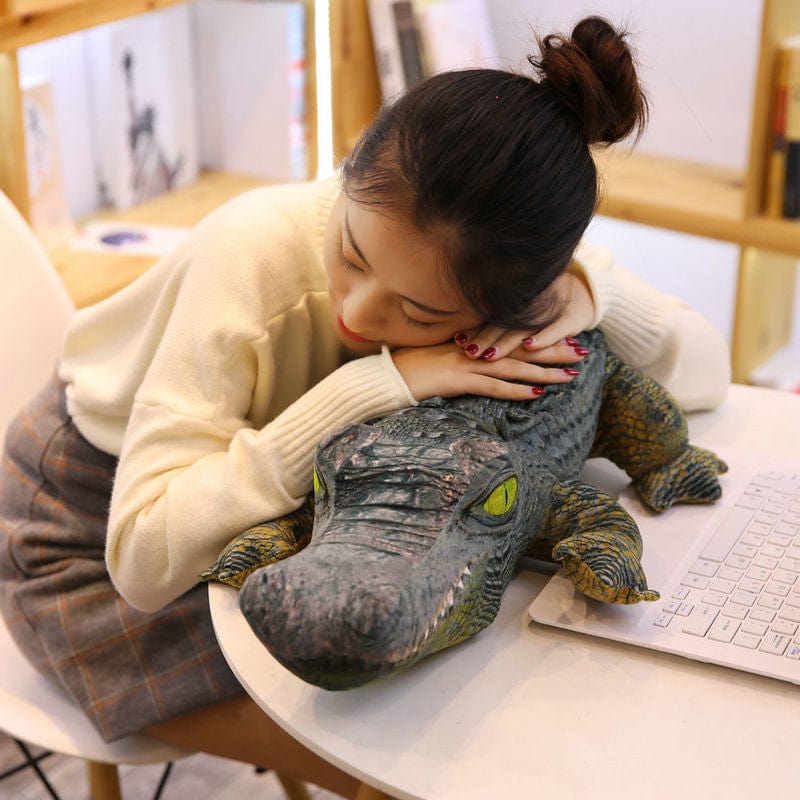Peluche poupée crocodile aux grands yeux medium