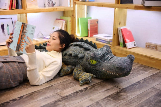 Peluche poupée crocodile aux grands yeux medium