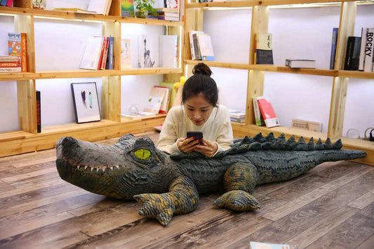 Peluche poupée crocodile XXL