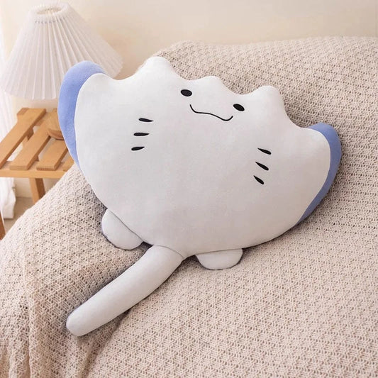 Peluche squishmallow raie blanche bleu