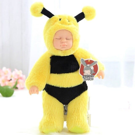 Poupée bébé en abeille dormant paisiblement