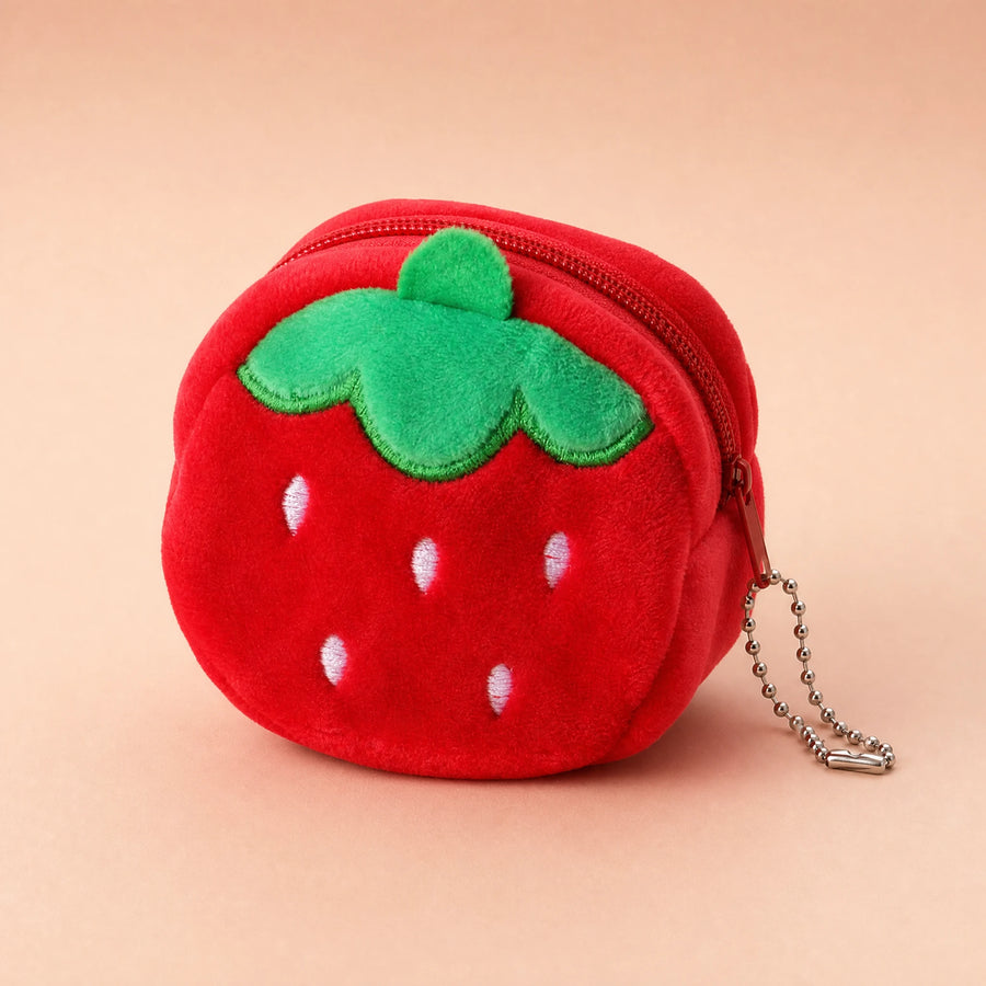 Sac Peluche Fraise Rouge avec Porte-Clés et Fermeture Éclair - Fond beige rosé, autre angle